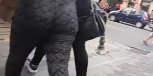 Jiggling ass with an amazing swag