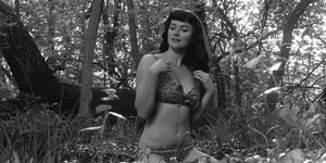 Gretchen Mol - ''The Notorious Bettie Page'' (Full Frontal)