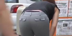 Girl In Tight Pants Bends Over And Gets On Candid Butt Video