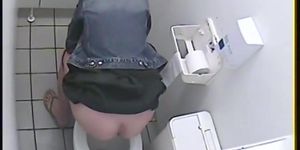 Amateur girl with nice butt bent over the toilet bowl