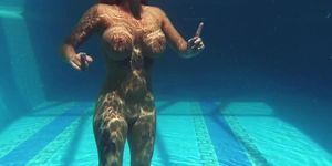 Heidi Van Horny won't disappoint you by the poolside