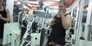 masturbandose en el gym