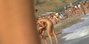 Sexy beach nudist girl spied talking on phone near water