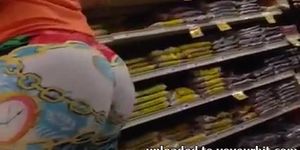 Spying mommy big ass in leggings