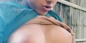 Indian girl shows tits