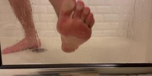 Straight dude shows his feet in the shower