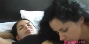 ABSOLUTE FIRST TIME lesbo beginners opinion - video