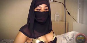 Amiraserious ckxgirl black niqab bra webcam show Muslim girl