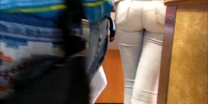 3 YOUNG GIRLS ASSES IN JEANS HIDDEN CAM
