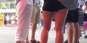 Short Shorts- Dancing teen butt cheeks