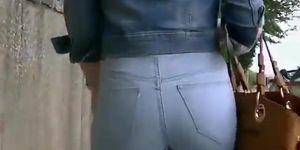 Ass in jeans that you'd want to pinch