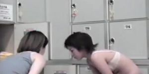 Asians from changing room give erotic boobs shake show