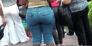 SUPER PHAT BOOTY WITH A VPL IN JEANS!!!!