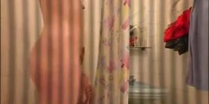 2 YOUNG BITCHES TAKING SHOWER TOGETHER HIDDEN CAM