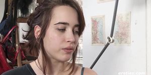 Ersties - 22-jï¿½hrige Effie will mindestens 1-mal am Tag Sex