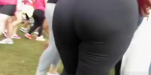 Cameltoe and asses in tight sports outfits