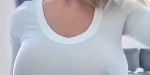 LJCHATJESSYREY 202504XX WHITE TSHIRT NO BRA NIPPLES AT HOME.mp4