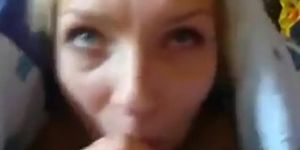 Geiler Blowjob von suesser Teen-Freundin im Webcam-Video