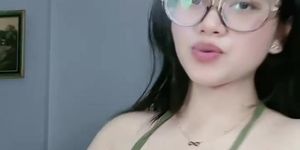 Bokep Indonesia Live Dara Super Tobrut Pamer Body Lingerie Hijau