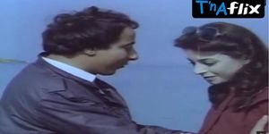 Nahed Roshdy Sexy Scene  in El-Ashqeya