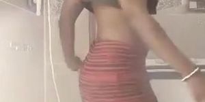 Nigerian Girl nude dance in Dubai Part 1