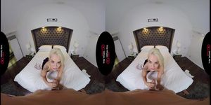 Rubia Profesora VR - Elsa Jean