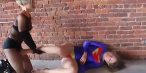 Superheroine Keri dominated