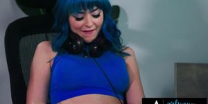 Girlsway - Hot Gamer Girl Jewelz Blu Has Her Pussy Eaten By Her College Roommate During Live Stream