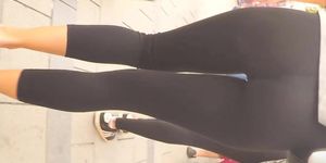 slim girl booty black leggings