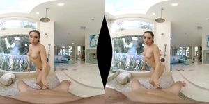 Abella Danger VR ! A GOOD SHOWER