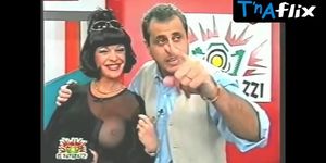 Silvia Suller Breasts Scene  in El Paparazzi