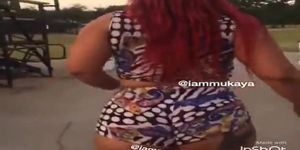 Super sexy tattooed ebony slut twerks her fat booty