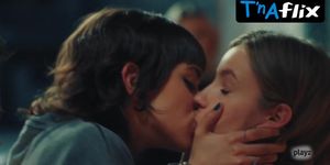 Berta Galo Lesbian Scene  in Ser O No Ser