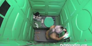 Porta Gloryhole Milf needs money so she sucks dicks for money