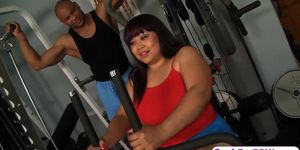 Ebony plumper gets black dick training at the gym