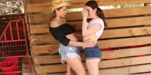Two super sexy country girls enjoy lesbosex with city girl