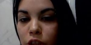 LA PEPINA CHILENA SE MASTURBA EN VIDEO XXX CASERO