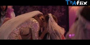 Paula Malia Lesbian Scene  in L'Ultima Nit Del Karaoke