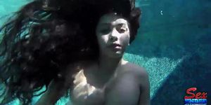 SexUnderWater aaliyah-gc