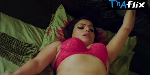 Naina Chhabra Sexy Scene  in The Bull Of Dalal Street