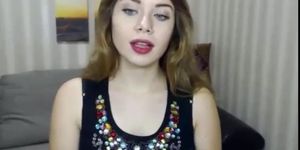 Sexy teenie blonde shows her hot titties on webcam