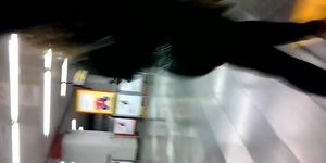 Persiguiendo a una sexy Milf en el metro