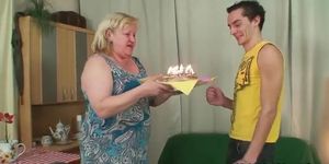 Horny mommy finds a way to get off with a kinky dude