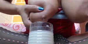 xiomysex milk spray into glass