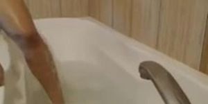Cam Slut In The Bath TUb