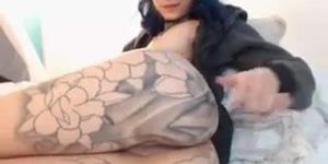 Tattood MILF Shows off Pussy on Webcam