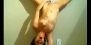 Webcam Girl Orgasms During Hand Stand