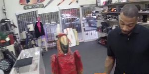 Pawnshop girl blowing cock until cuminmouth