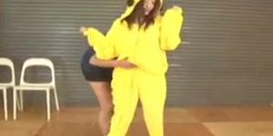 Pikachu H-Cosplay