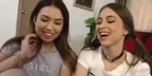 2 girls blowing a huge cock